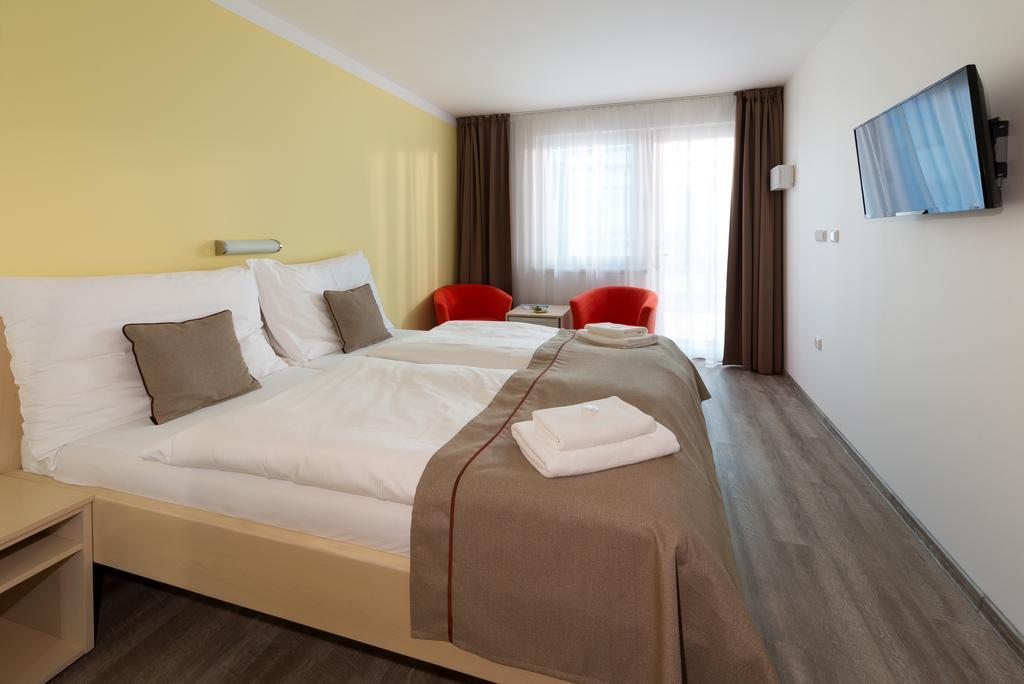 Oc Panorama Hotel Velke Mezirici Room photo