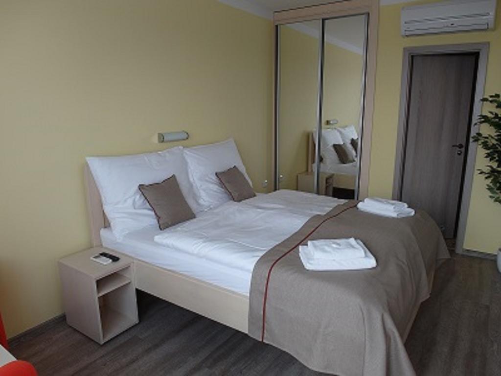 Oc Panorama Hotel Velke Mezirici Room photo